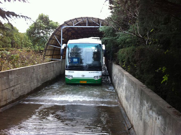 海格純電動大巴成國內首款通過涉水實驗車型