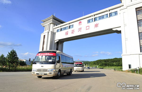 寶斯通駛過(guò)綏芬河口岸.png