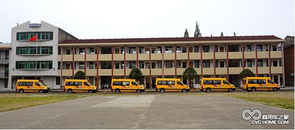 湖南陬市趟出校車規(guī)范化運(yùn)營新路子